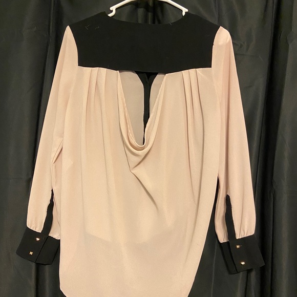 Cut-Out Back Blouse NWOT - Picture 2 of 2